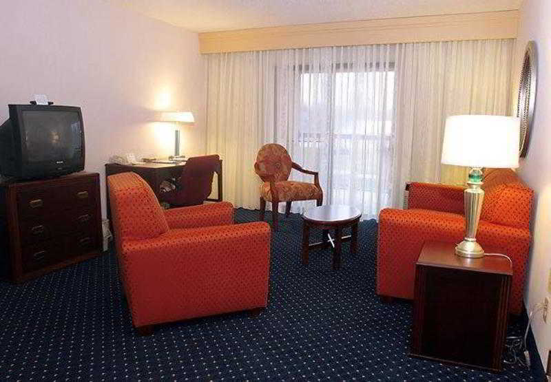 Courtyard Detroit Utica Ξενοδοχείο Εξωτερικό φωτογραφία